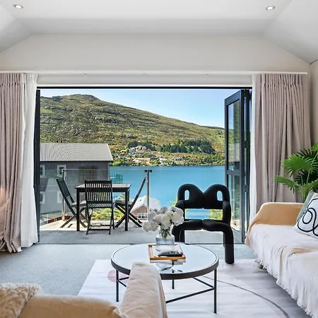 Lakefront Getaway